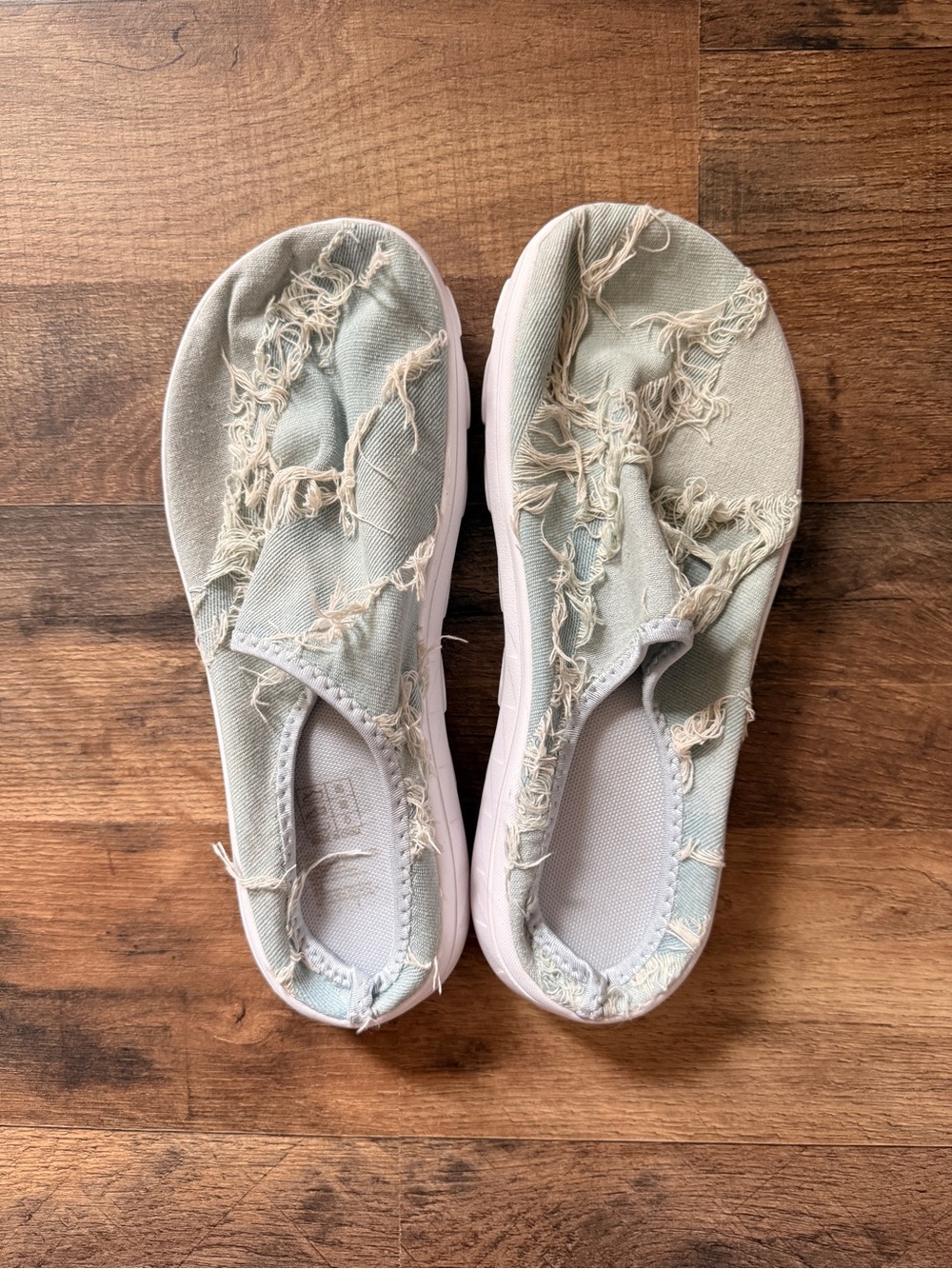 Women’s Casual Slip-On Canvas Shoes in Light Blue - Picture 2 of 4